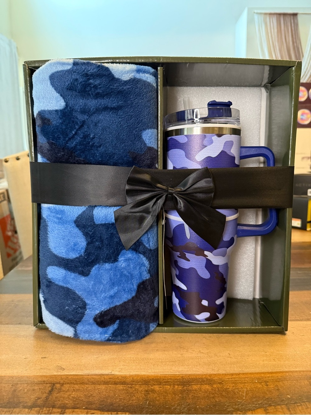 40oz Blue Camouflage Stainless Steel Tumbler With Handle Lid, Camo Throw 2pc Set